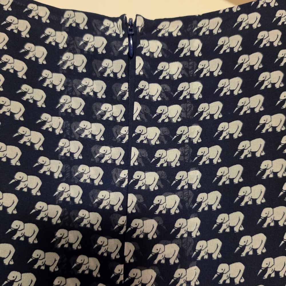 Cabi Elephant Print Layered Blouse Navy Blue White Short Sleeve Top Size Small - Picture 9 of 10